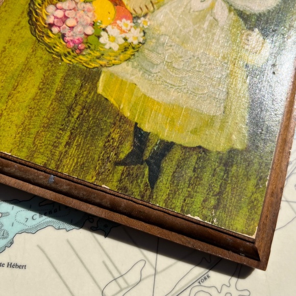 Vintage Kitschy Girl with Fruit Basket Wall Plaque - Picture 3 of 4